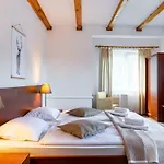 Ariston Lägenhetshotell